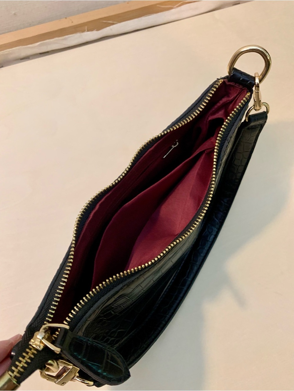 Classic Black Croc-Embossed Shoulder Bag - Great Condition - Picture 5 of 8